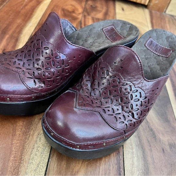 Indigo by Clark’s 8.5 Clogs Burgandy Round Toe Boho Comfort Shoe - Picture 3 of 9